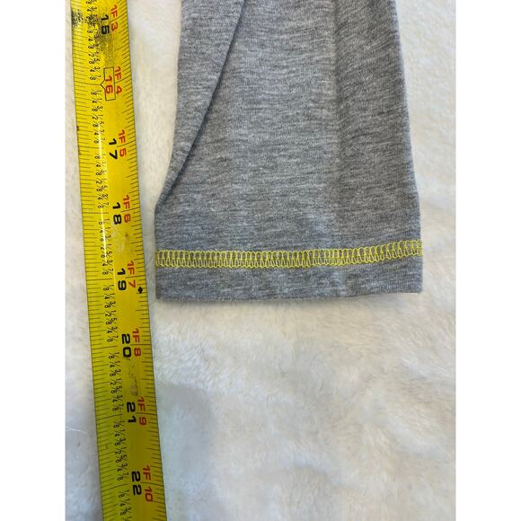 Harry Potter Hufflepuff Unisex Long Sleeve T-Shirt w/Crest Size Large Hogwarts - Picture 7 of 8